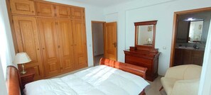 3 bedrooms, iron/ironing board, travel crib, WiFi