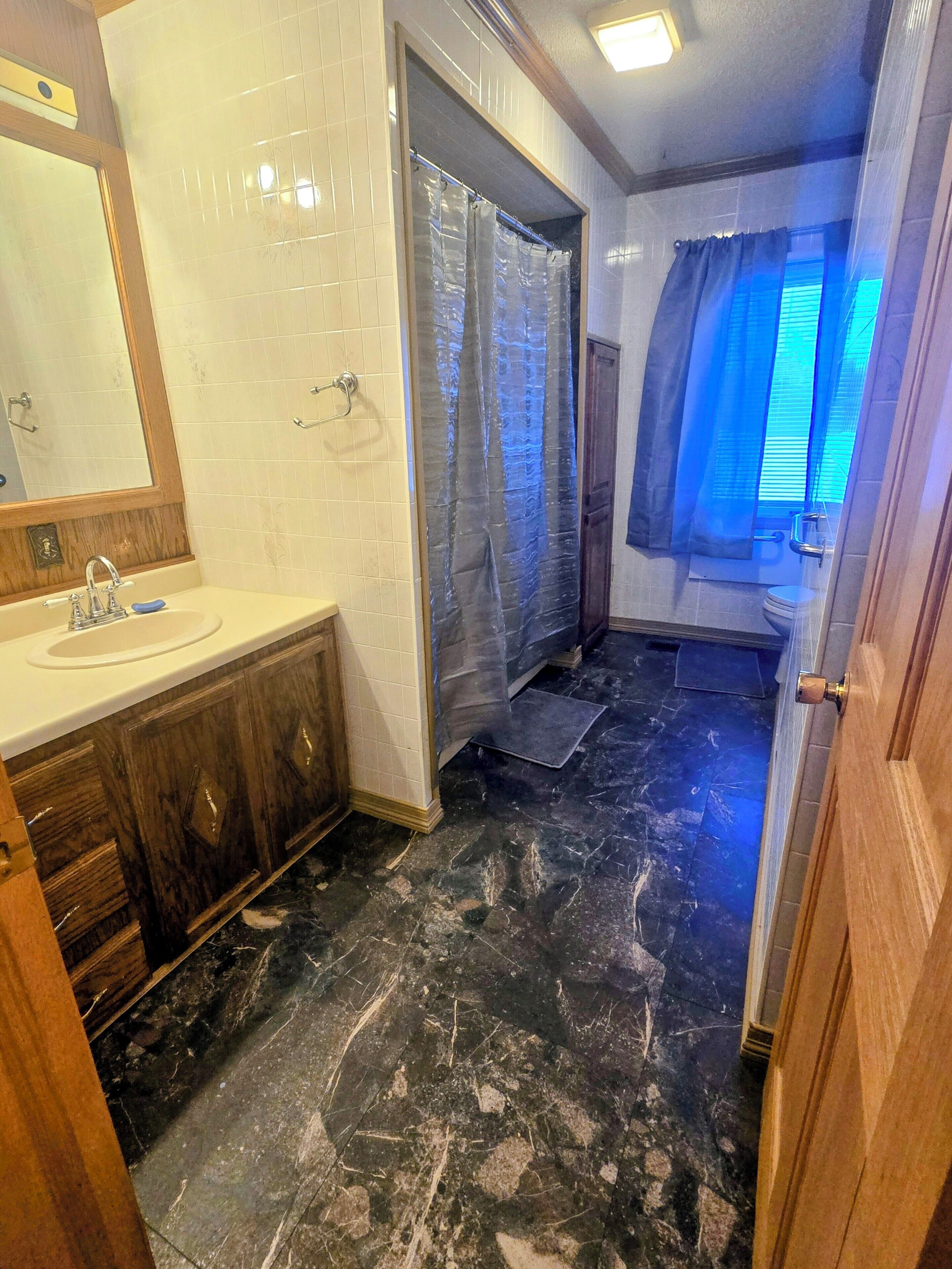 Pyyhkeet, saippua, vessapaperi