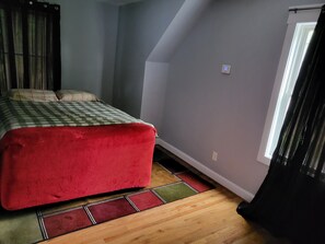 1 bedroom, travel cot, WiFi, bed sheets