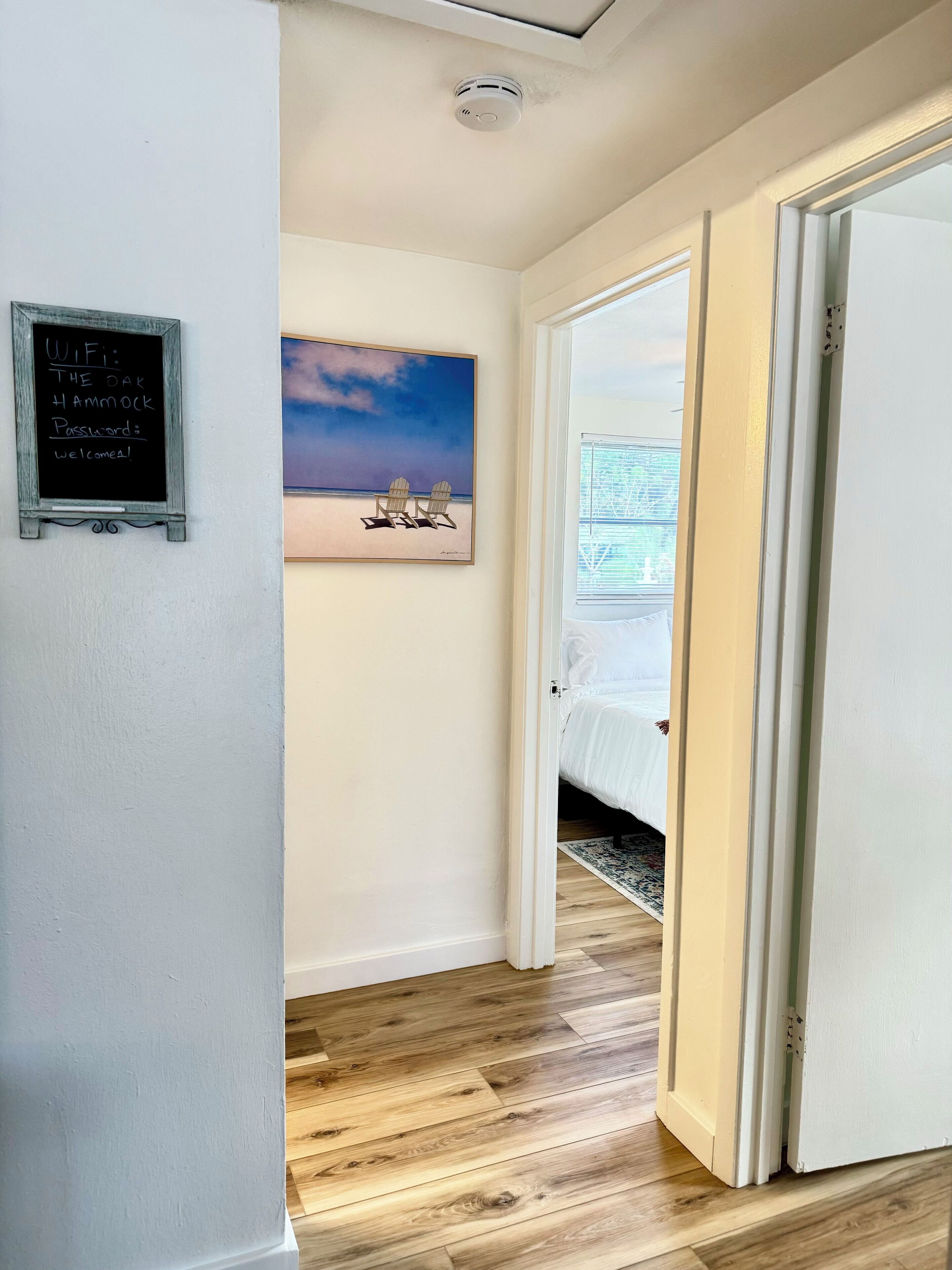 2 bedrooms, desk, WiFi, bed sheets