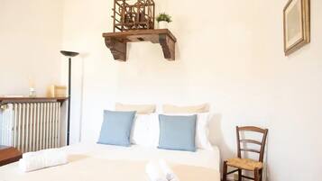 3 bedrooms, in-room safe, free WiFi, bed sheets