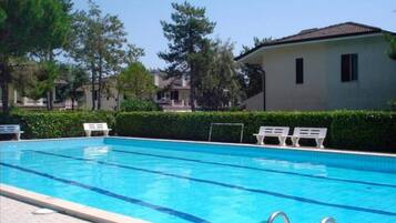 Villa | Piscina | Una piscina al aire libre