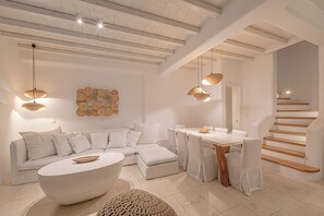 Luxury Villa, 5 Yatak Odası, Kişiye Özel Havuzlu, Deniz Manzaralı | Güneşlik/perde, ses yalıtımı, ütü/ütü masası 