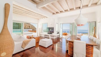 Deluxe Villa, 5 Bedrooms, Private Pool, Sea View | Blackout drapes, soundproofing, iron/ironing board, free WiFi