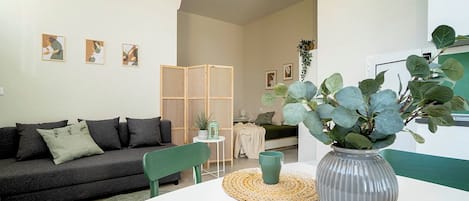 Smart TV, fireplace