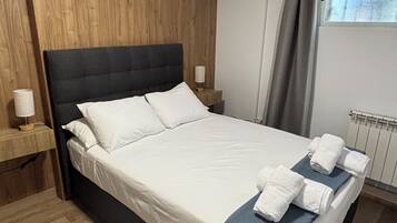 Double Room, Shared Bathroom | Soundproofing, free WiFi