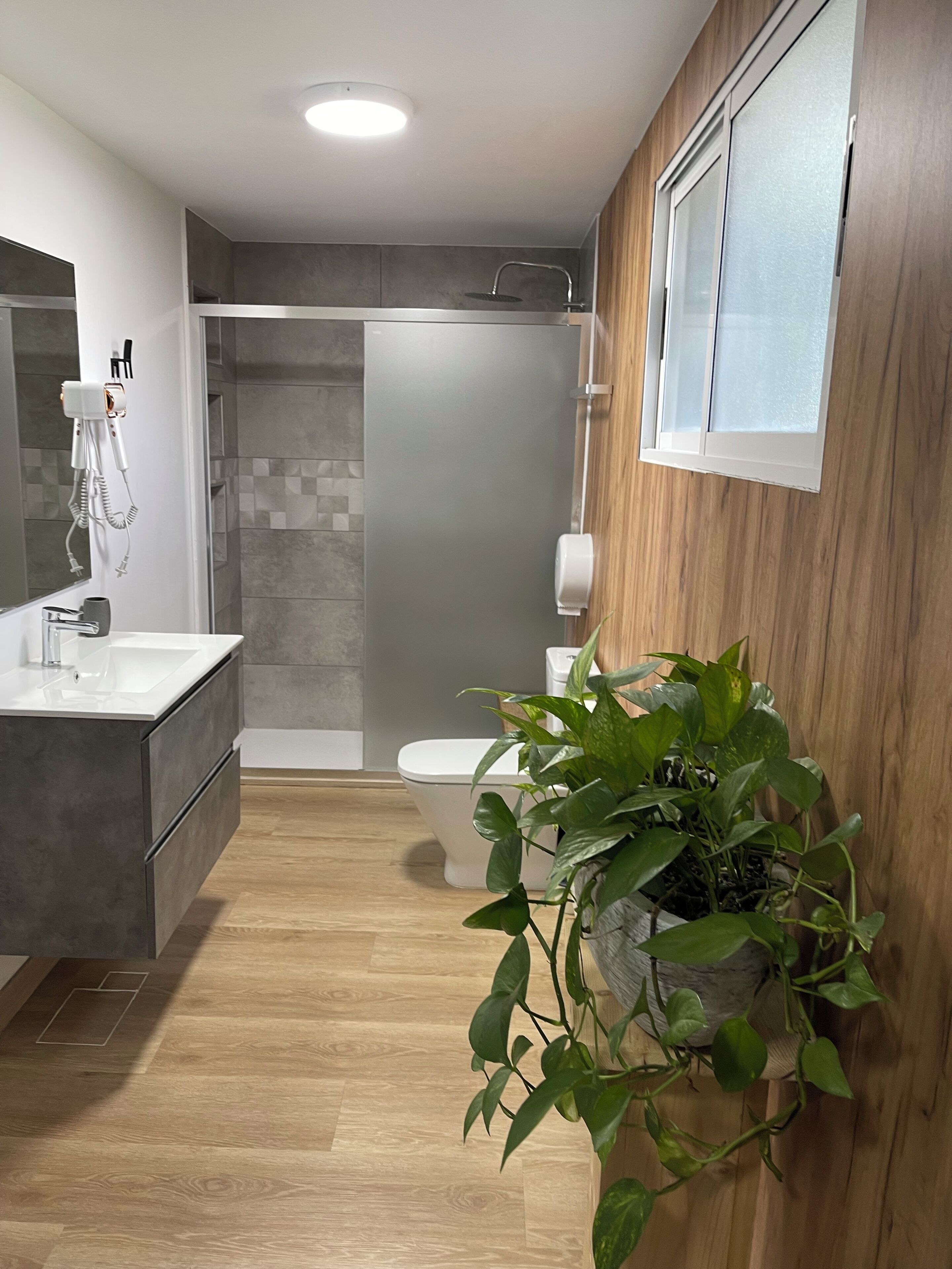 Double Room, Shared Bathroom | Bathroom | Shower, hair dryer, towels, shampoo
