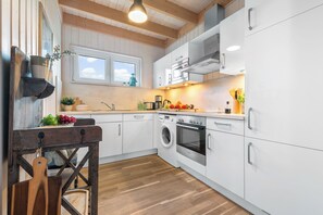 Køleskab, mikrobølgeovn, ovn, kogeplade