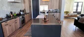 Spacious 4-bedroom house. Super quiet. close to snowbowl. Hour from Grand Canyon