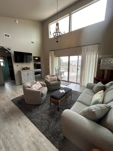 Rose Canyon Lake Cabin on Mt. Lemmon, Arizona Overlooking Summerhaven