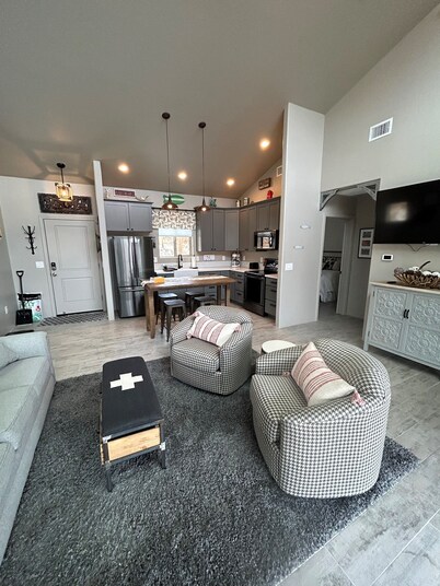 Rose Canyon Lake Cabin on Mt. Lemmon, Arizona Overlooking Summerhaven