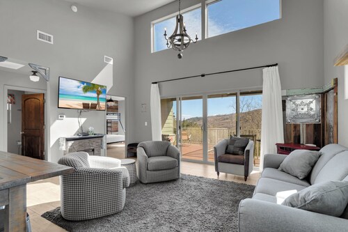 Rose Canyon Lake Cabin on Mt. Lemmon, Arizona Overlooking Summerhaven