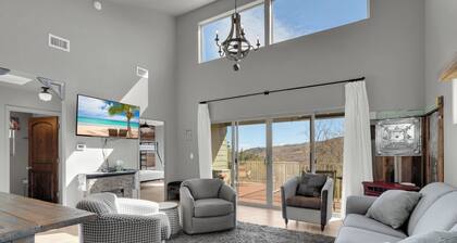 Rose Canyon Lake Cabin on Mt. Lemmon, Arizona Overlooking Summerhaven