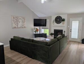 Smart TV, fireplace