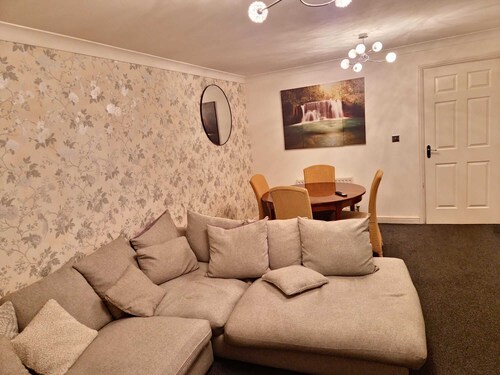 Maidstone holiday apartment free sports free parking 