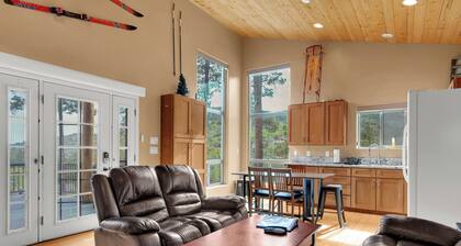 Ski Tucson Cabin at Mt Lemmon Hotel Overlooking Summerhaven, Arizona
