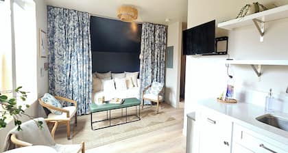 Cozy Hotel-Style Stay w/Gift Store & Event Space
