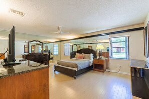 5 habitaciones, tabla de planchar con plancha, wifi y ropa de cama 