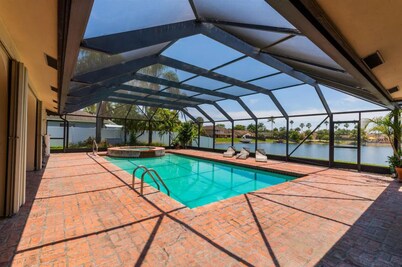 Spacious 5-bedroom house with WiFi and AC in superb Fort Lauderdale