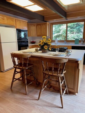 Microwave, oven, stovetop, dishwasher - GREAT FAMILY LOCATION! Peace in the Trees N Mace (Pioneer)