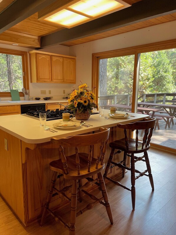Microwave, oven, stovetop, dishwasher - GREAT FAMILY LOCATION! Peace in the Trees N Mace (Pioneer)