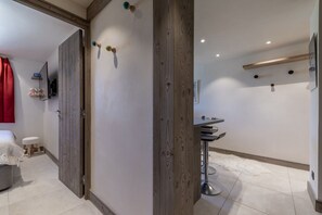 2 bedrooms, WiFi, bed sheets - Grand Sud - Cosy two bedroom ski in and out (Les Allues)