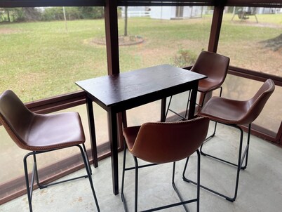 Charming 3-bedroom house in fantastic Kinston with WiFi, AC