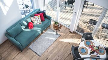 2 bedrooms, individually decorated, individually furnished, desk
