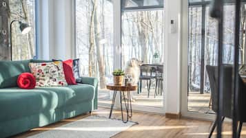 Deluxe Chalet, Garden View, Mezzanine | 2 bedrooms, individually decorated, individually furnished, desk