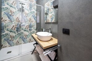 Comfort Room | Bathroom | Shower, hair dryer, bidet, towels - MIA Rooms B&B (Milazzo)