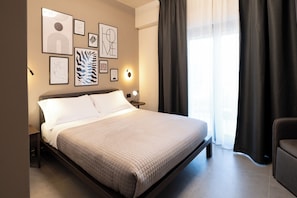 Chambre Confort | Literie de qualité, rideaux d’obscurcissement, fer et planche à repasser