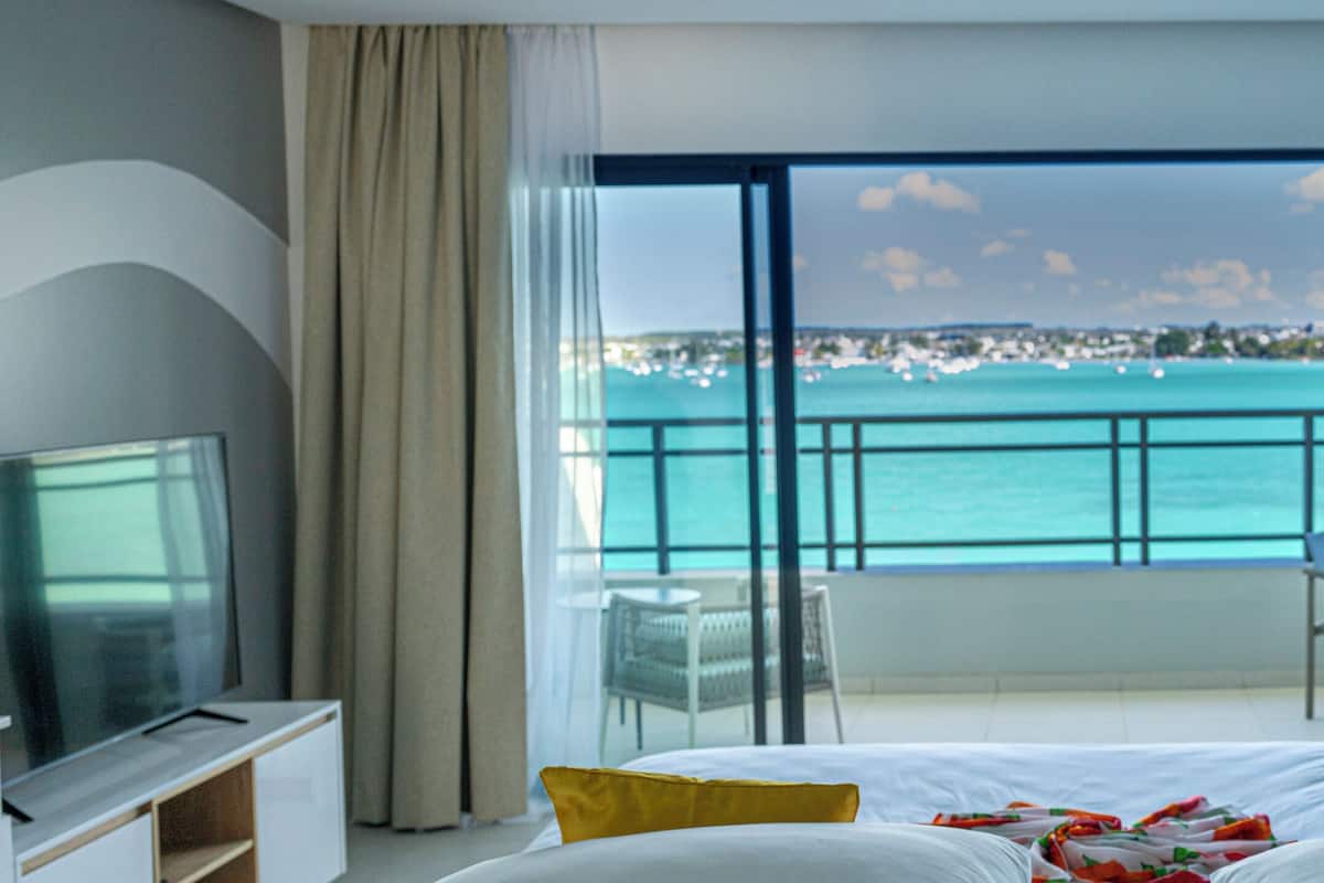 Superior tweepersoonskamer, uitzicht op zee | Een minibar, een kluis op de kamer, geluiddichte muren, gratis wifi