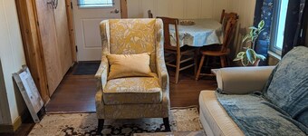 Charming 2-bedroom cottage in the great little town of Dillon with WiFi