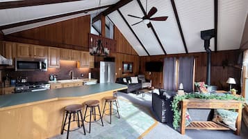 雪櫃、微波爐、焗爐、爐具