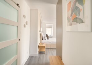 Luxury Studio Suite, 1 Queen Bed, City View | Desk, laptop workspace, soundproofing, iron/ironing board - YTD Residential (London)