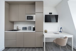 Mini-fridge, microwave, cookware/dishes/utensils - YTD Residential (London)
