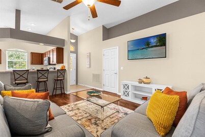 Charming 3-bedroom house in fantastic Haines City with WiFi, AC, near Disney