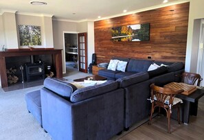 Smart TV, fireplace, video games, table tennis