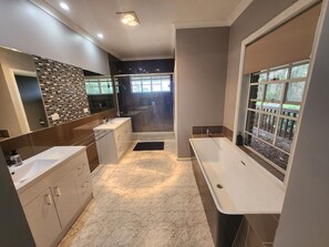 Hårtork och handdukar