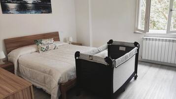 1 camera, culla da viaggio, Wi-Fi gratuito, lenzuola