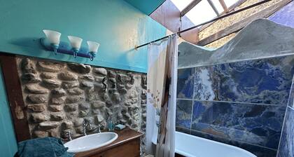Mermaid Suite + Private Trails, Cave and Creek!