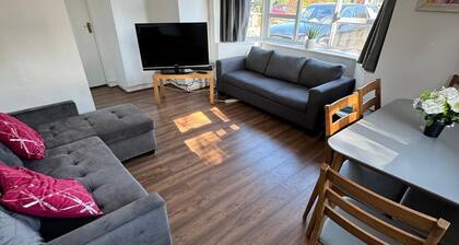 3BR Home Near Hounslow West Tube Station