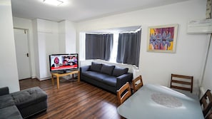 Comfort House, Private Bathroom | Living area - 3BR Home Near Hounslow West Tube Station (London)