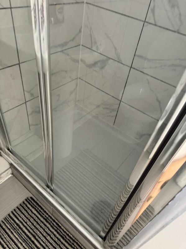 Comfort House, Private Bathroom - 3BR Home Near Hounslow West Tube Station (London)