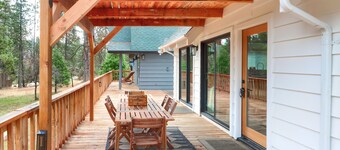 Charming house near Yosemite with a Creek