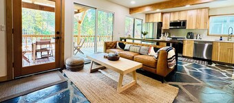 Charming house near Yosemite with a Creek