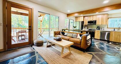 Charming house near Yosemite with a Creek