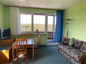 Lejlighed - flere soveværelser - ryger - balkon | Stue