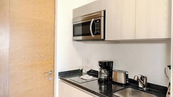 Comfort Penthouse | Private kitchen | Fridge, microwave, coffee/tea maker, toaster