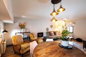 Smart TV, fireplace, video games, DVD player